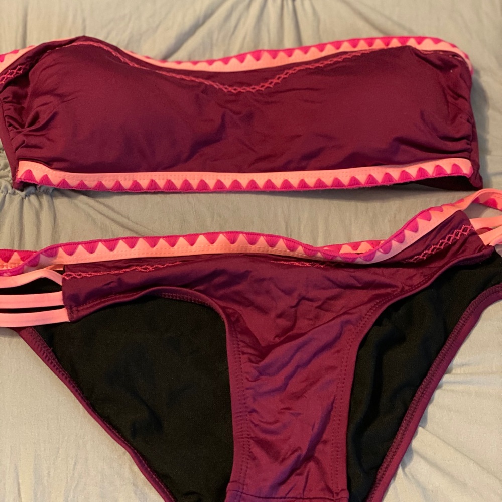 Women’s swim suit